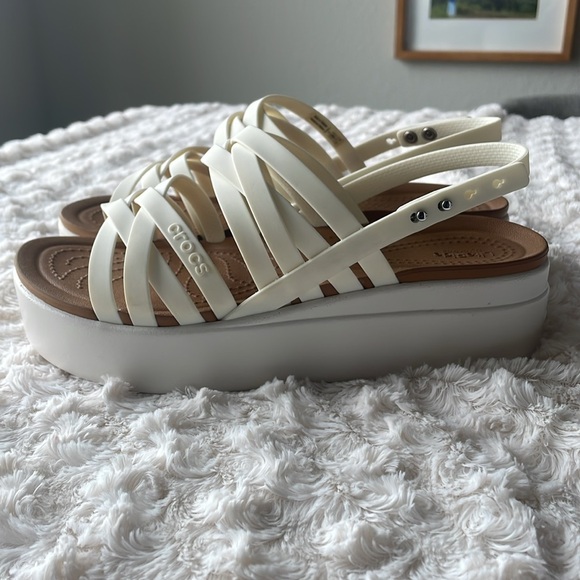 🛍️Crocs Women's Cream Sandals🛍️ size 7 - Picture 3 of 7